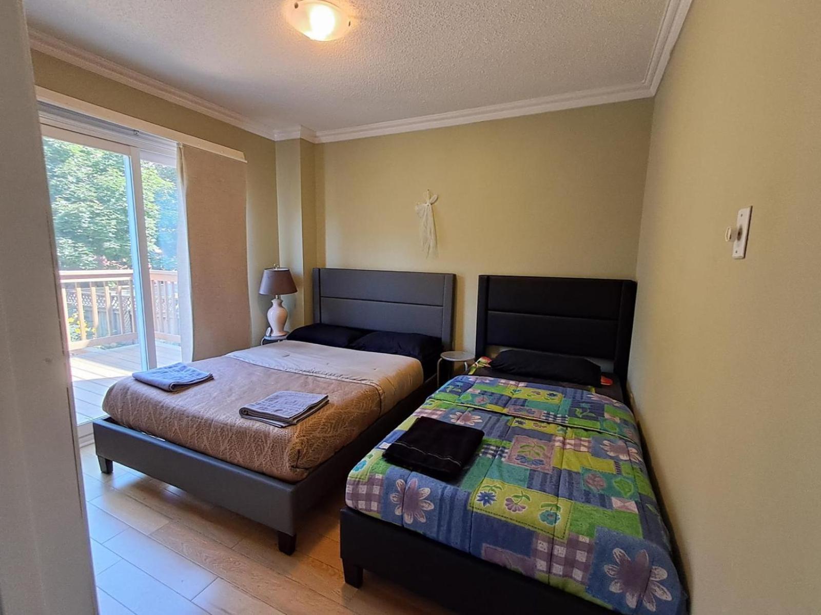 מיסיסאוגה Room With Private Patio Next To Toronto Airport מראה חיצוני תמונה