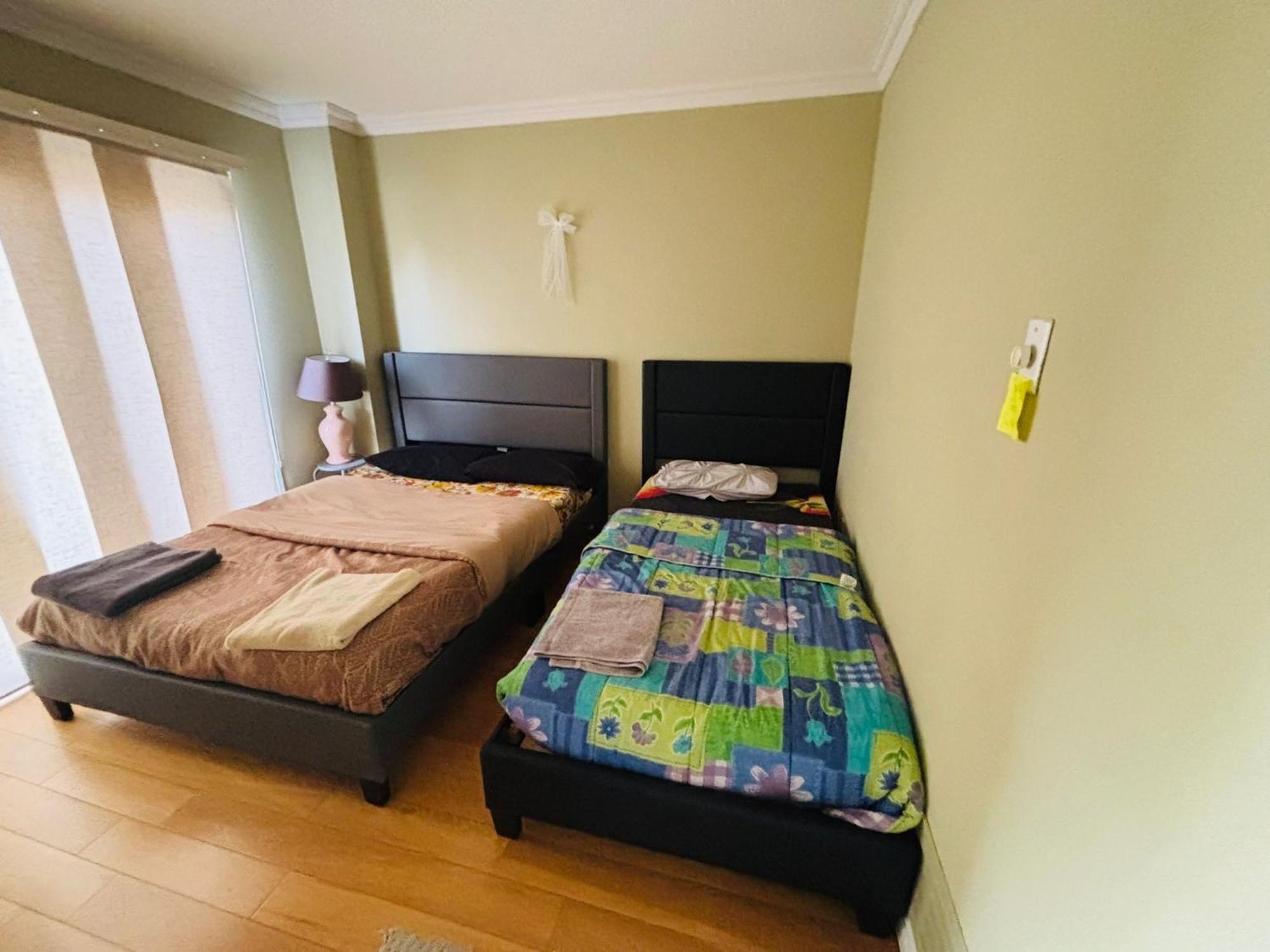 מיסיסאוגה Room With Private Patio Next To Toronto Airport מראה חיצוני תמונה