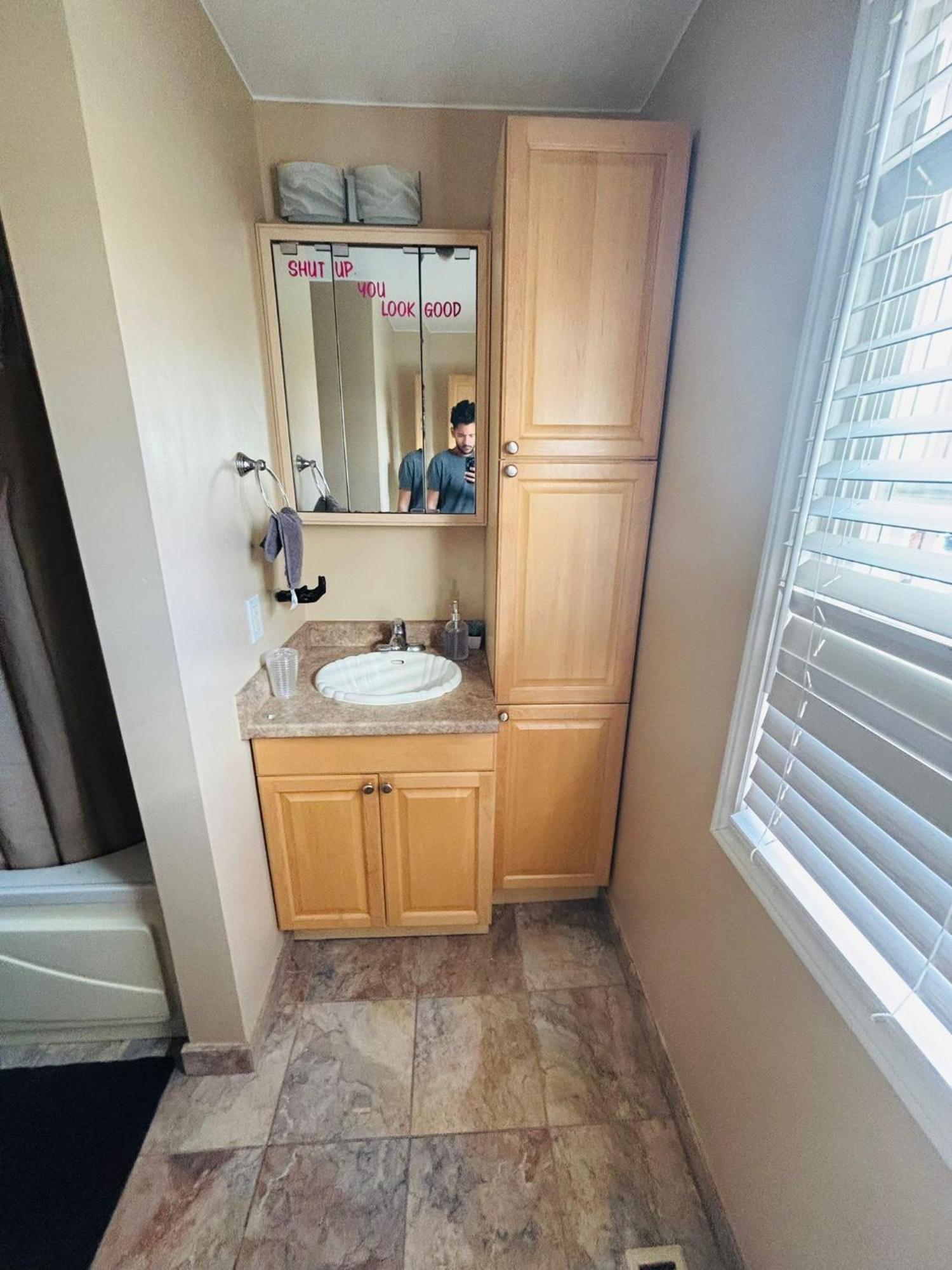 מיסיסאוגה Room With Private Patio Next To Toronto Airport מראה חיצוני תמונה